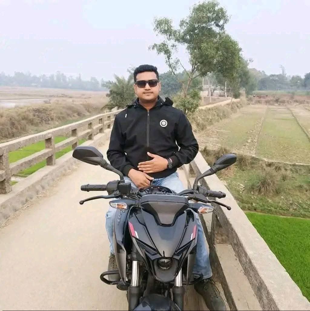 থানা ব্রিজের ওপর বাসের ধাক্কা, প্রাণ গেল মোটরসাইকেল আরোহীর
